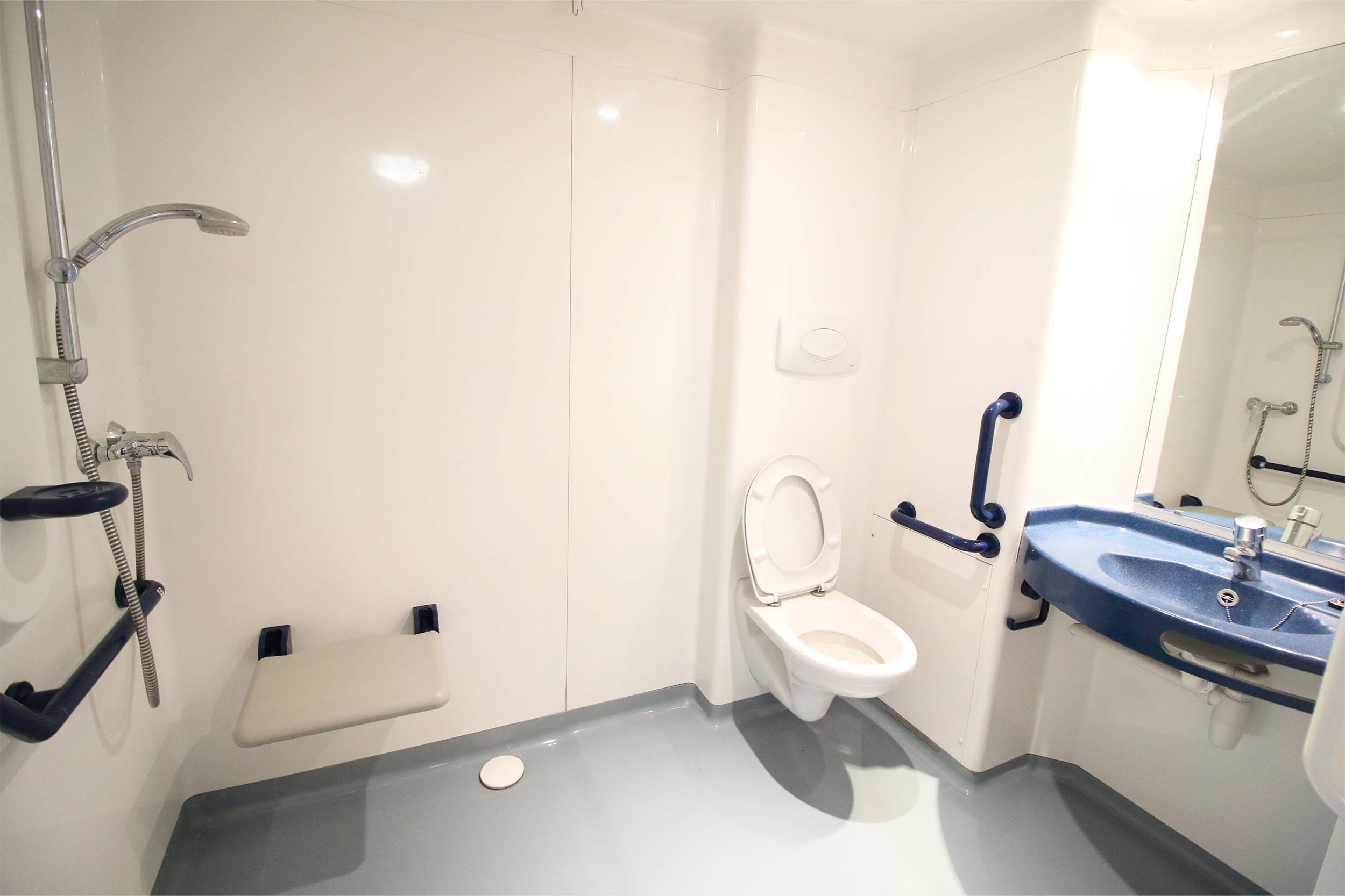 Logement adapté handicap - salle de bain - Crous Clermont Auvergne